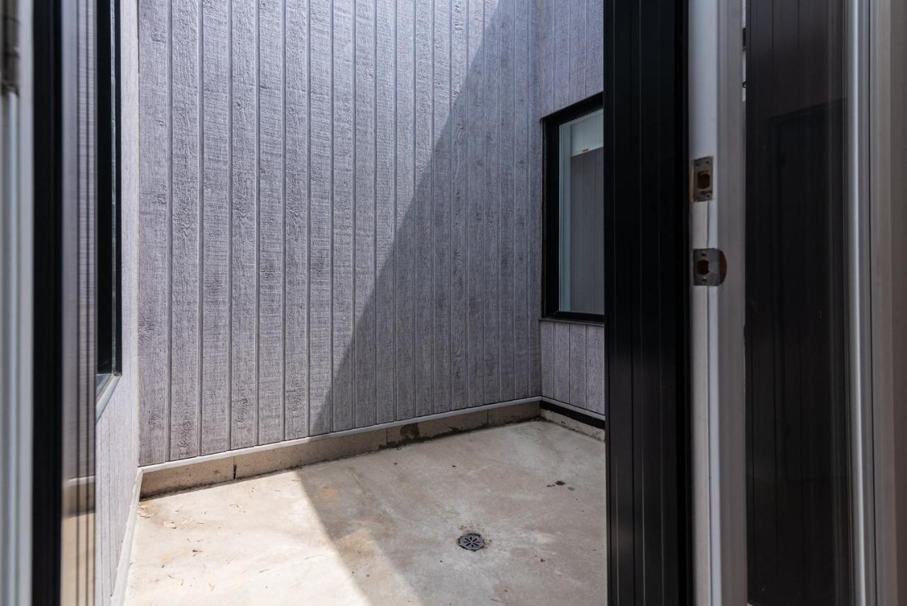 Cool And Clean Flat By Atwater Market By Den Stays Montréal Esterno foto